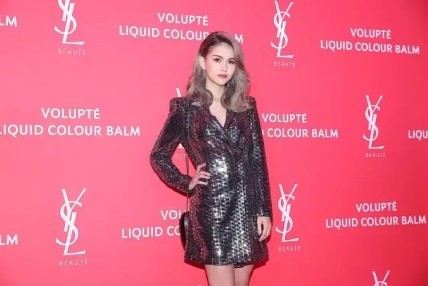 昆凌真不愧是周杰倫的老婆,把西裝當成裙子穿真洋氣,氣場好強大 昆凌真不愧是周杰倫的老婆,把西裝當成裙子穿真洋氣,氣場好強大