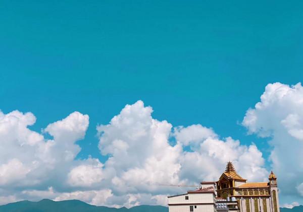 當地人說漢語用人民幣，遊客來到這裡，彷彿沒有出國