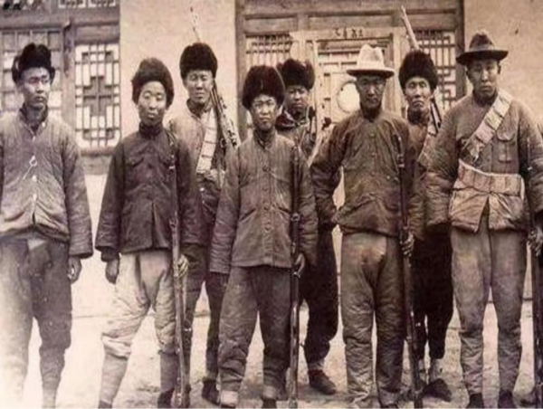 “襄陽趙一曼”：一生3次改名，遭石灰粉燻蒸，20歲竟被剜肉而死