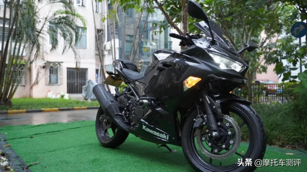 深圳女騎竟把摩托錯當男朋友，川崎，金吉拉三角畸戀《車主說》