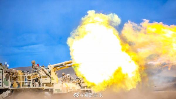 火力全開！看火炮射擊震撼瞬間