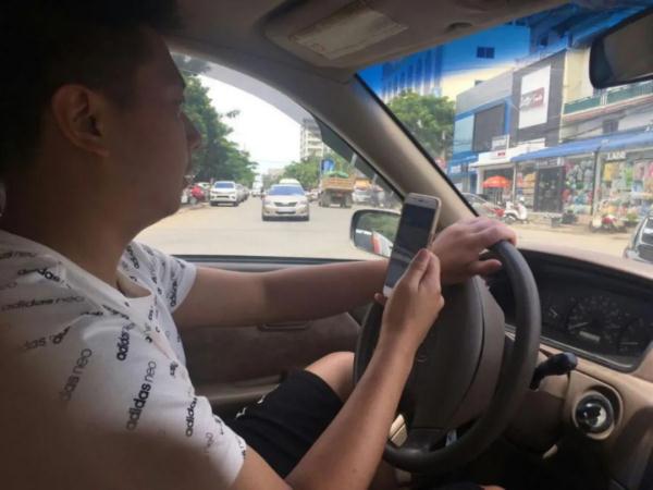 柬埔寨這群蓬頭垢面的“流浪漢”,竟是中國警察 柬埔寨這群蓬頭垢面的“流浪漢”,竟是中國警察