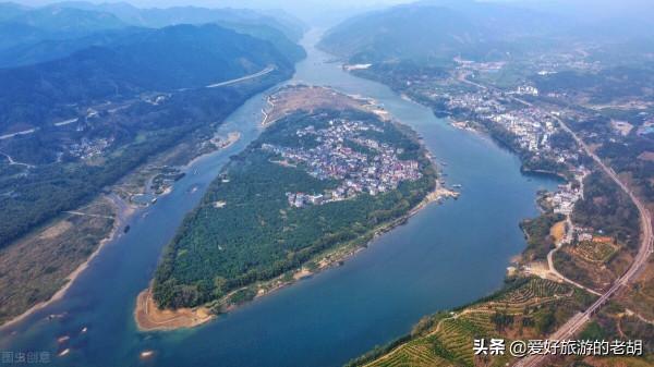 只能坐渡船前往的古鎮，四面環水古建築儲存完整，景色很美