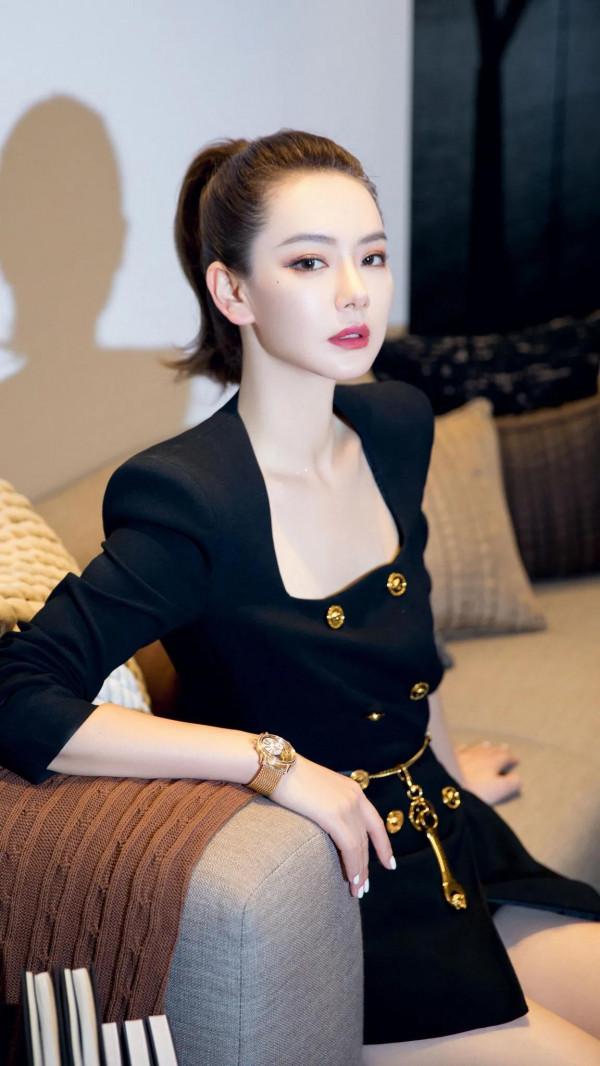 戚薇，冷豔女王