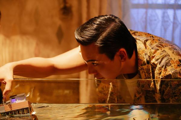 陳偉霆粵語新歌花絮釋出電影感滿滿 光影中勾勒立體五官帥氣逼人