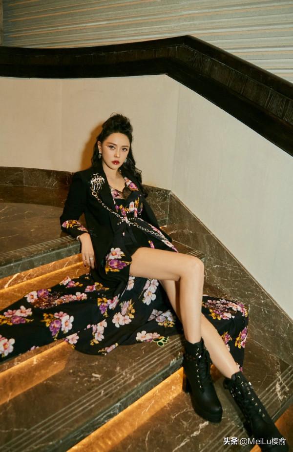 伊能靜時尚又有活力,美如少女,真是凍齡女神 伊能靜時尚又有活力,美如少女,真是凍齡女神