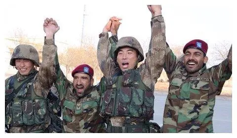 我國一道邊境線,對鄰國不設任何防線,兩國士兵沒事就串門蹭飯 我國一道邊境線,對鄰國不設任何防線,兩國士兵沒事就串門蹭飯