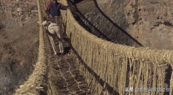 世界上最獨特的繩索橋,500年來當地人堅持用“草繩”造橋 世界上最獨特的繩索橋,500年來當地人堅持用“草繩”造橋
