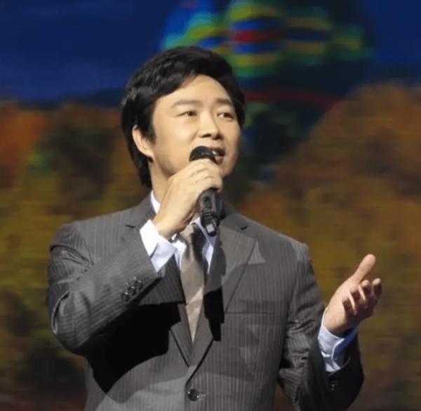 我們唱歌時 如何正確使用麥克風 聲音效果會更好 我們唱歌時 如何正確使用麥克風 聲音效果會更好