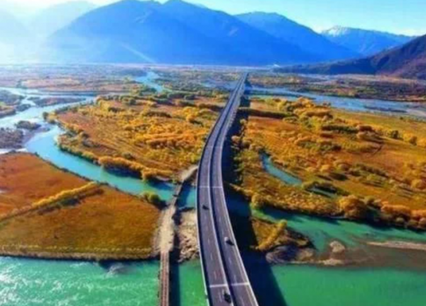我國唯一不收費的自駕遊公路,沿途風景美如仙境,建造花費380億 我國唯一不收費的自駕遊公路,沿途風景美如仙境,建造花費380億