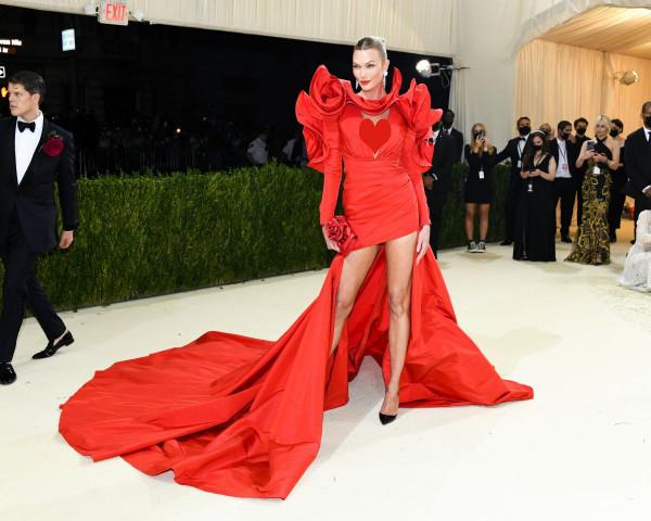 為增高有多拼？72歲王薇薇恨天高超20公分，185的小KK腳背也直立