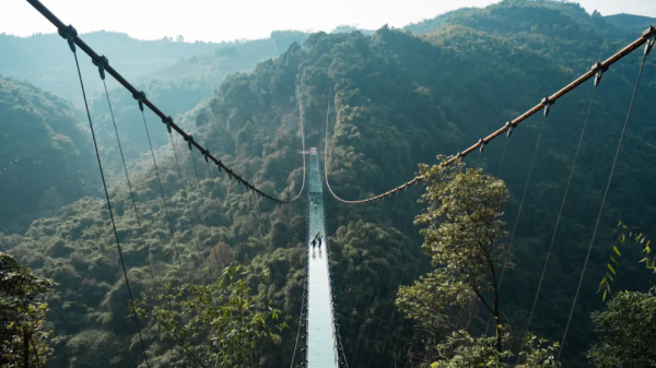 全球首座雙層高空全景走廊，體驗雲中漫步