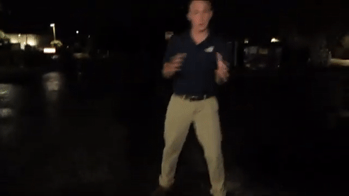 美國警方又又又從下水道拉出一名妹子 美國警方又又又從下水道拉出一名妹子