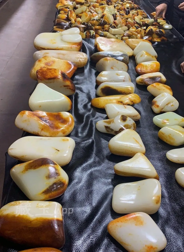 一組假皮特寫!七大特徵讓你一眼看懂真假籽料 一組假皮特寫!七大特徵讓你一眼看懂真假籽料