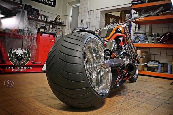 德國人用大量碳纖維材料改裝了一輛哈雷威路德V-Rod