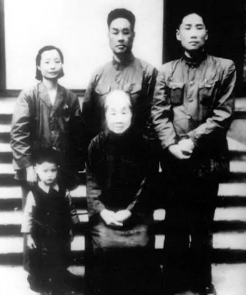 他是楊開慧的哥哥，曾保護過毛岸英，建國後請求安排工作，被拒絕