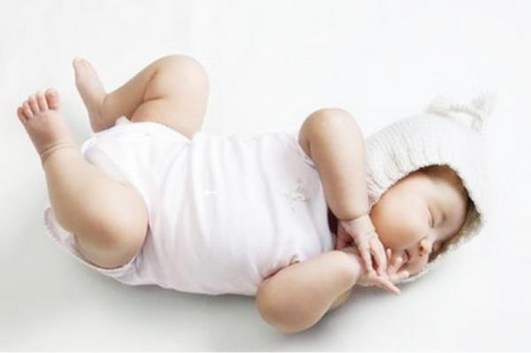 寶寶蹬腿僅僅覺得可愛？傳遞的資訊也要了解，促進孩子更好的發育