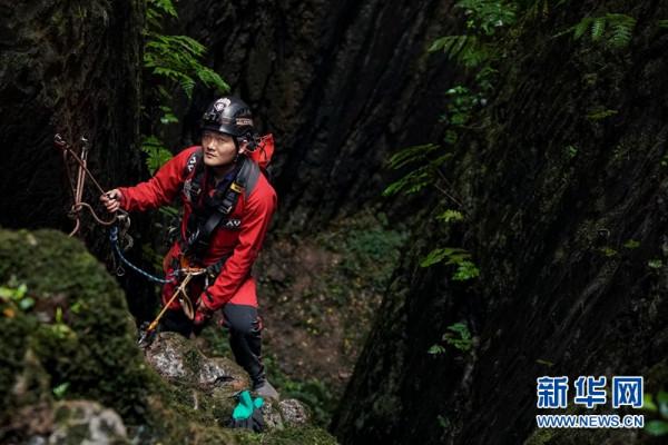通往“地心”的探洞人 通往“地心”的探洞人