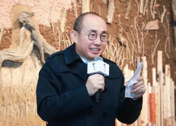 一家5口默默加入美國籍,卻仍在中國撈金,今年沒有錢可撈了? 一家5口默默加入美國籍,卻仍在中國撈金,今年沒有錢可撈了?