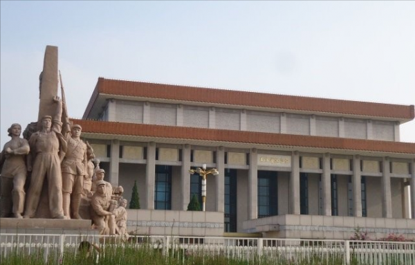 毛主席水晶棺：歷時10個月完成，純度99.9999%，3個工廠合力完成