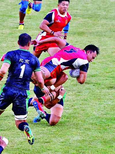 橄欖球:雨中見證熱血沸騰 橄欖球:雨中見證熱血沸騰
