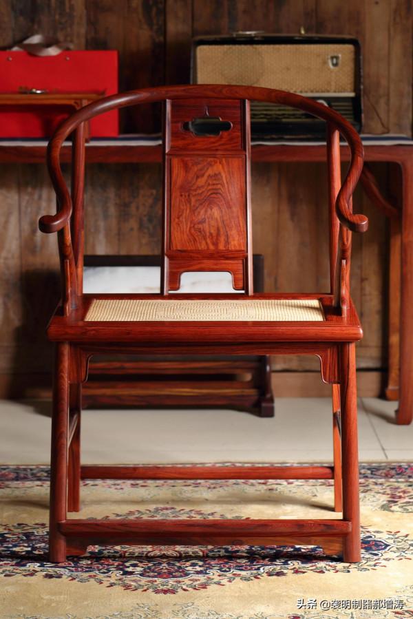 椅子靠背板上的亮腳 傳統傢俱虛實結合的設計美 椅子靠背板上的亮腳 傳統傢俱虛實結合的設計美