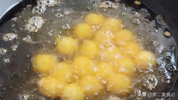 土豆最香的做法,做法簡單無難度,一做一大盤不夠吃,太解饞了 土豆最香的做法,做法簡單無難度,一做一大盤不夠吃,太解饞了