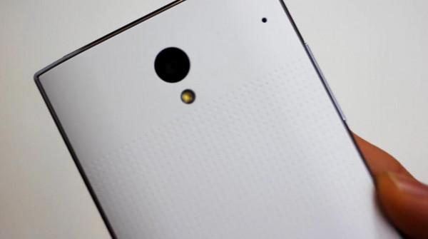 全面屏鼻祖，體驗洋品牌夏普無邊框手機，超前的螢幕燈效是亮點