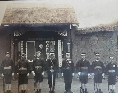 鄧鐵梅來了，快出來投降！敵人嚇破膽，義勇軍三義廟收編偽軍大隊