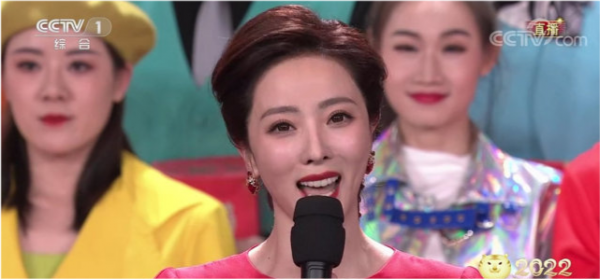 春晚造型大爆火！李思思口紅色號再出圈，馬凡舒首登春晚就了不得