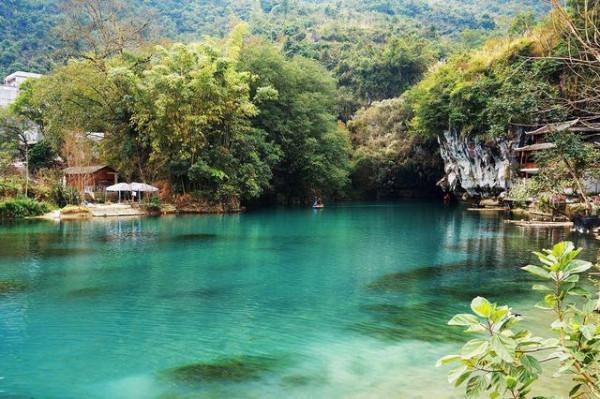 廣西大山深藏一片海，七窗連珠，湖水碧藍，有世界上最美的風景