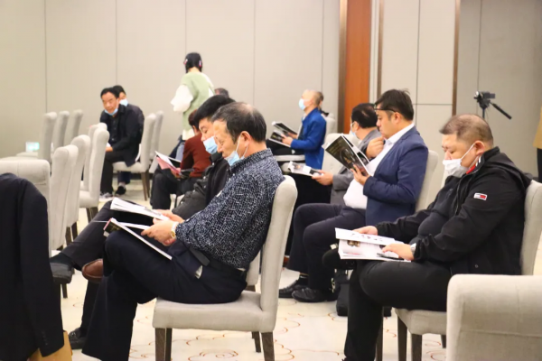 河南自貿區國際藝術品保稅倉2021年文物藝術品拍賣會火爆開拍 河南自貿區國際藝術品保稅倉2021年文物藝術品拍賣會火爆開拍