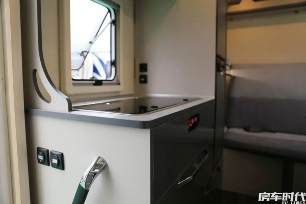 覽眾自由炮B 輕型越野旅居車 巧妙空間設計 配置齊全 輕鬆出行 覽眾自由炮B 輕型越野旅居車 巧妙空間設計 配置齊全 輕鬆出行