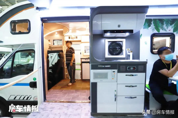 國產房車設計師真會玩！6平米陽臺裝車上，燒烤聚餐一車全搞定