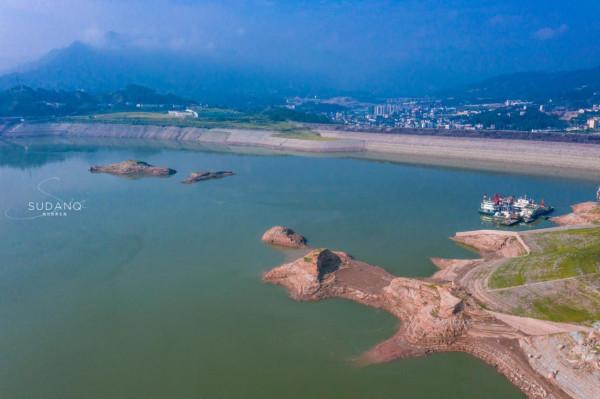 這個建在三峽大壩旁的小城，實力很強卻很低調，擁有大美風光風物