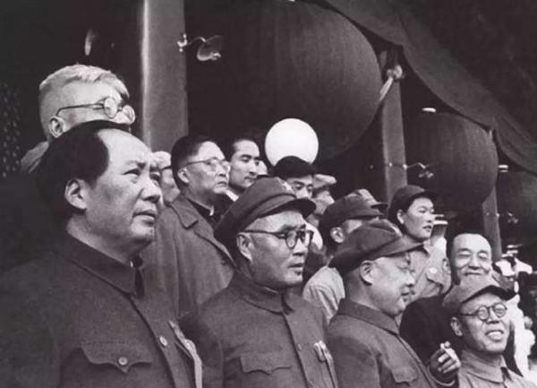 毛主席每月領多少工資?雖然是頂薪,卻經常不夠花 毛主席每月領多少工資?雖然是頂薪,卻經常不夠花