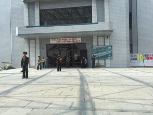 朝鮮國營單位的女員工喜歡戴什麼帽子？