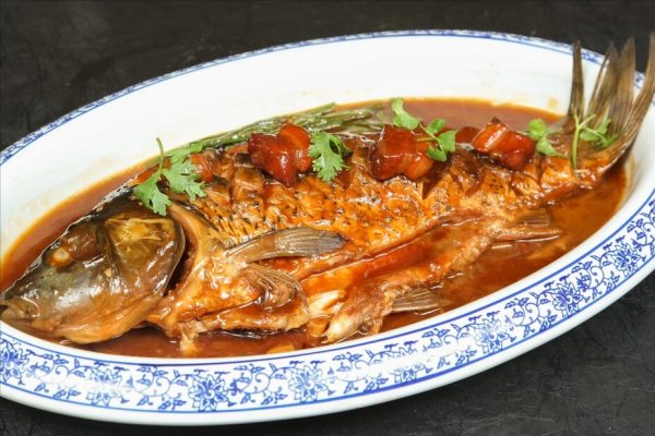 不管燉什麼魚，記住別用料酒去腥，多倒2味料，魚肉香嫩還不腥