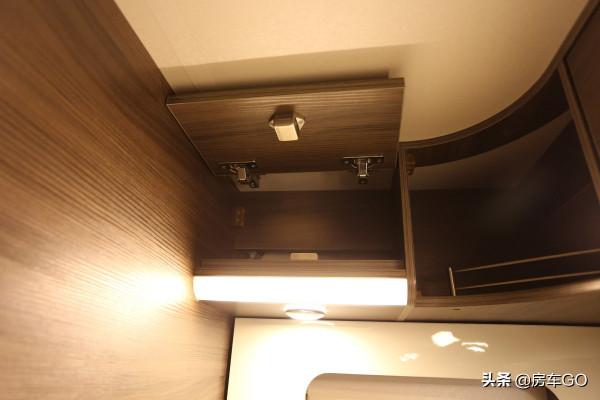 國六3.0T+8AT！C本可開超大空間房車，實拍亞特尊領ST