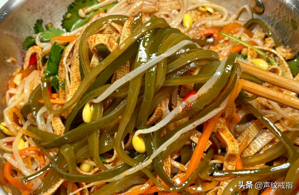 一頓飯：蒜香檸檬雞翅+海帶絲拌豆皮