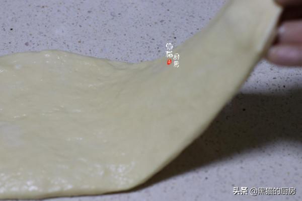 炸油條用普通麵粉還是高筋麵粉？酵母粉還是泡打粉？我來告訴你