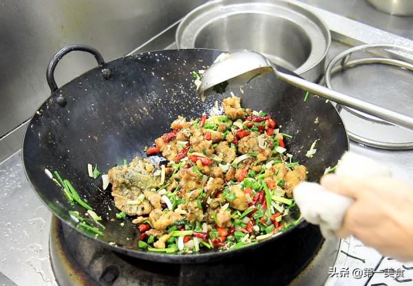 解饞必備，大廚分享乾煸辣子魚，不僅香辣夠味，連魚骨都是焦香的
