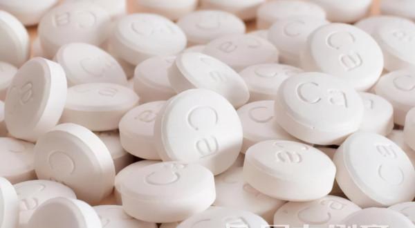 你有睡前服藥的習慣嗎？提醒：5類藥物不宜睡前服用，注意規避