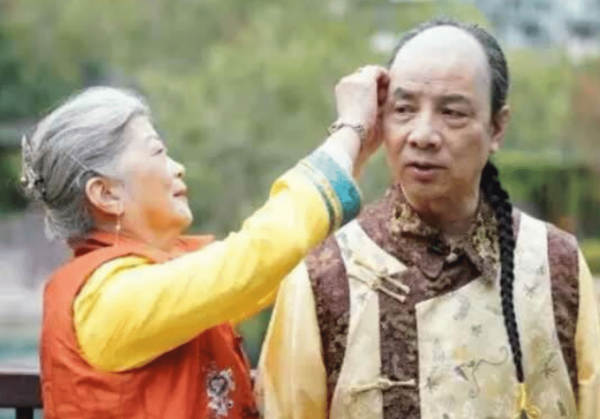 男子自稱多爾袞十世孫，為保皇家血脈不娶漢女，曾向國家索要故宮