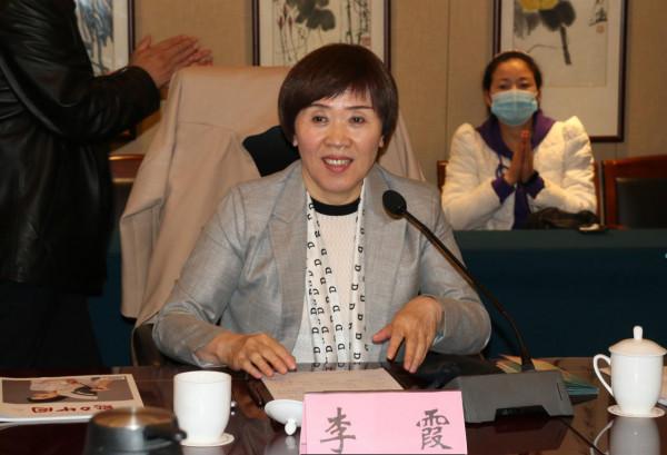 從藝40餘年演了50餘部戲，“做人做事，她都是標杆”