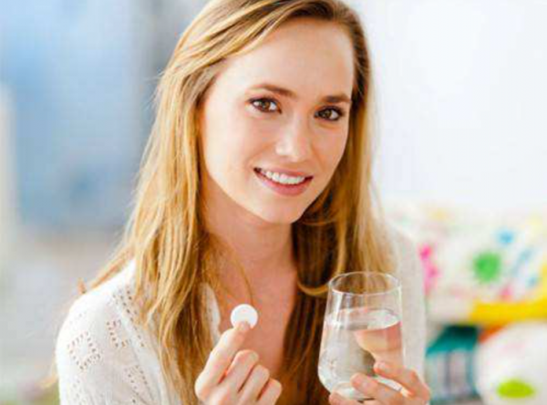 95後模特懷孕三個月後無奈流產，醫生：不吃主食葉酸缺乏導致