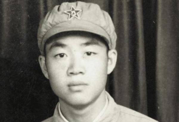 抗美援朝，新兵擅自向美軍開炮，連長要關他禁閉，團長：記二等功