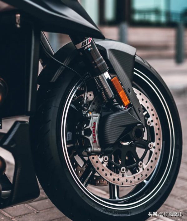 KTM攜手博速Brabus釋出1300R