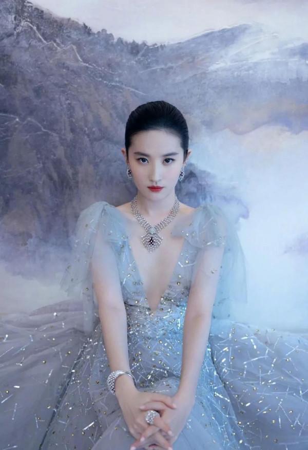 魅力四射“楊冪”,不老容顏“劉亦菲” 魅力四射“楊冪”,不老容顏“劉亦菲”