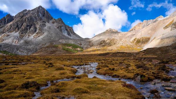川西海拔最高最大最藍的海子——亞莫措根